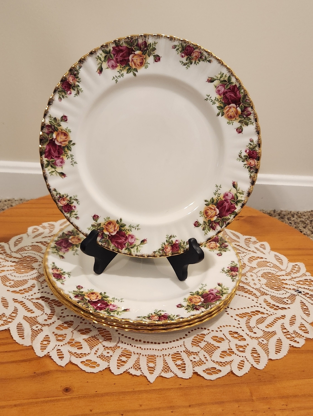 SET OF 4 Royal Albert Old Country Roses 10" Dinner Plates with Gold Trim